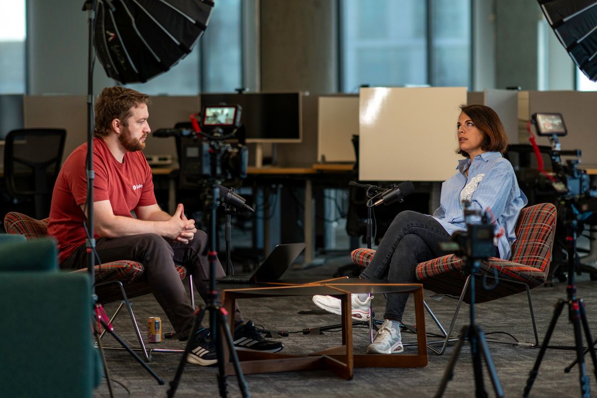 Conor Bronsdon recording the Chain of Thought podcast at Cisco